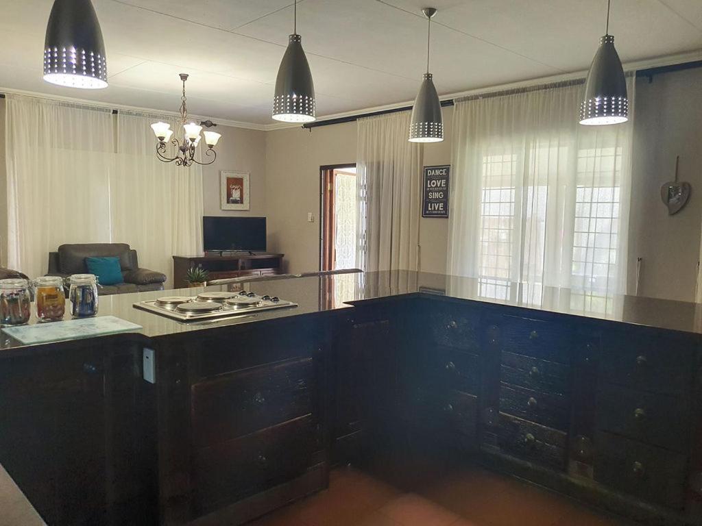 Micasa Sucasa Guesthouse Lephalale Екстериор снимка