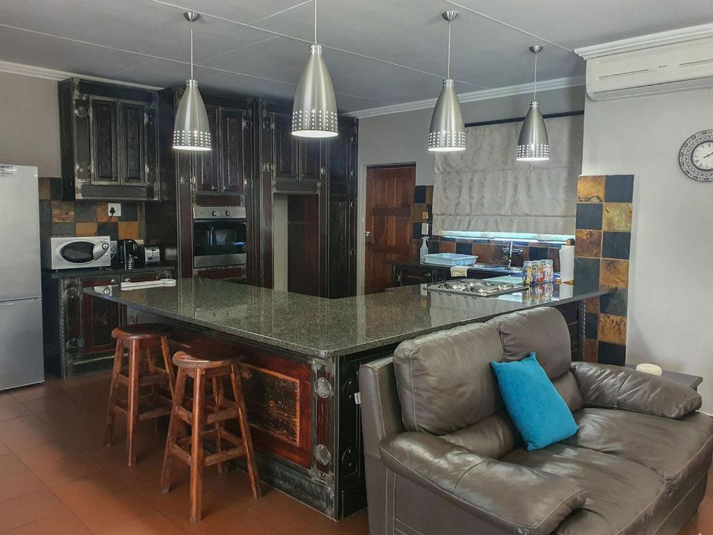 Micasa Sucasa Guesthouse Lephalale Екстериор снимка