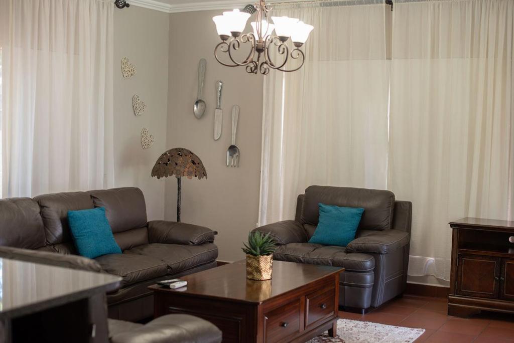 Micasa Sucasa Guesthouse Lephalale Екстериор снимка